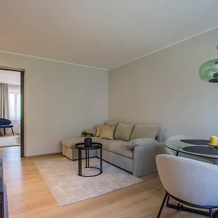 Apartman Uus Street Apartment, Modern Near Centre With Free Parking