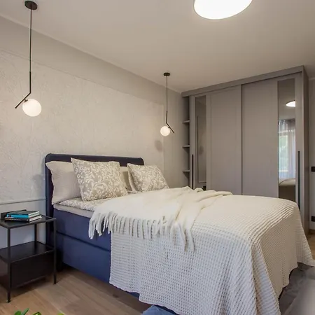 Uus Street Apartment, Modern Near Centre With Free Parking Apartman