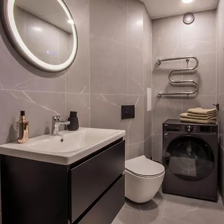 Uus Street Apartment, Modern Near Centre With Free Parking